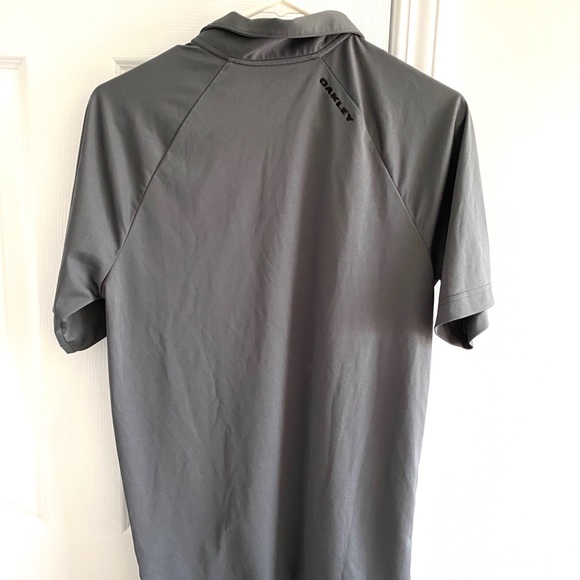Men’s Oakley polo - Picture 3 of 3